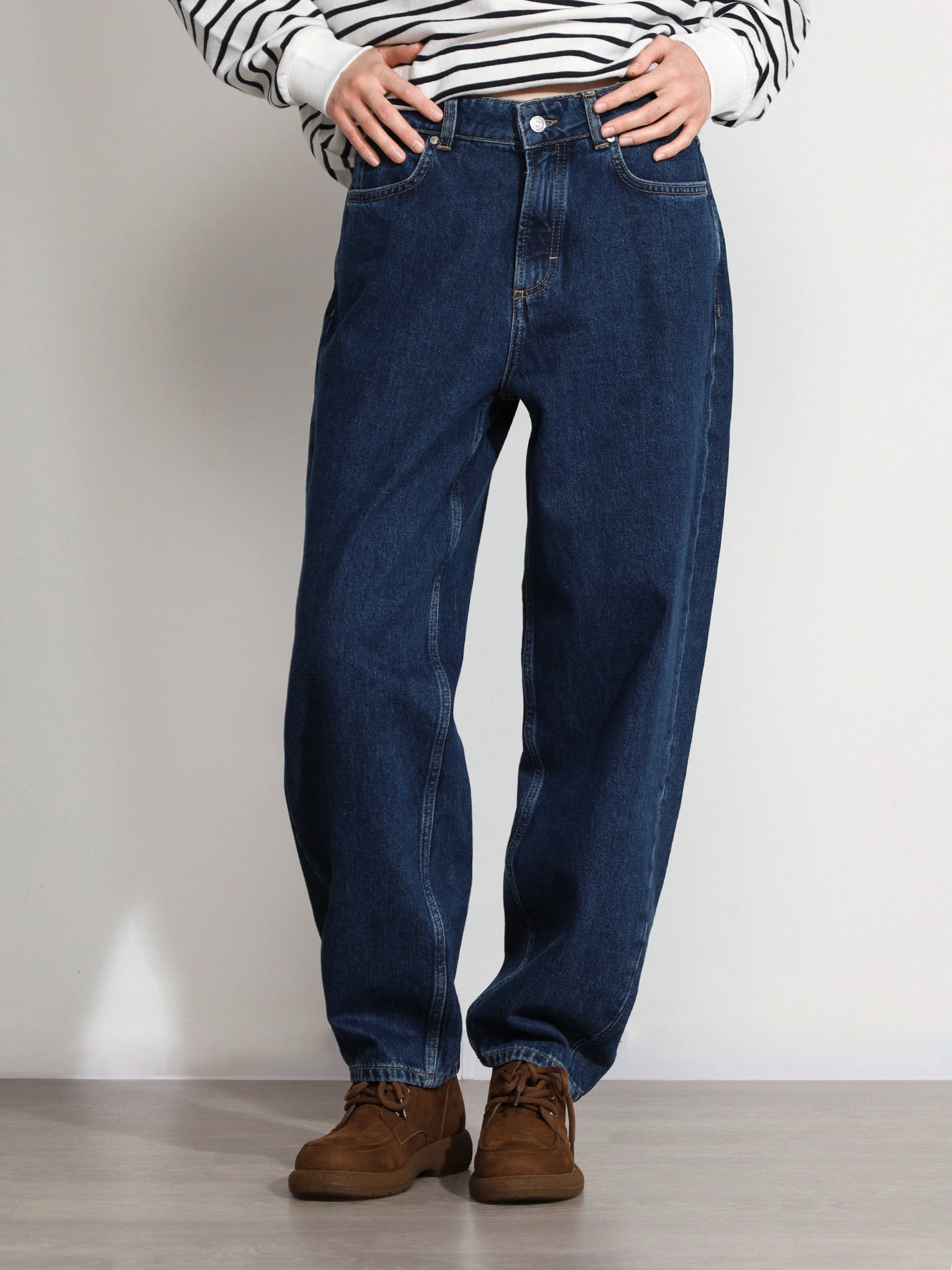 Джинсы-бананы синего цвета из хлопка